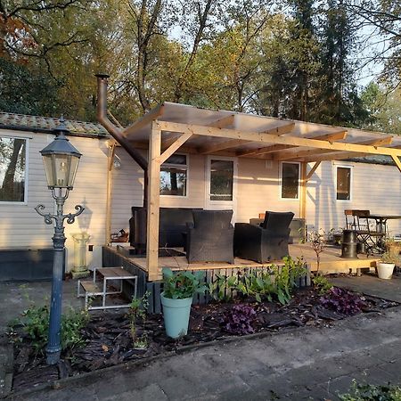 Chalet Met Veranda Aan Bosrand Vledder Екстериор снимка