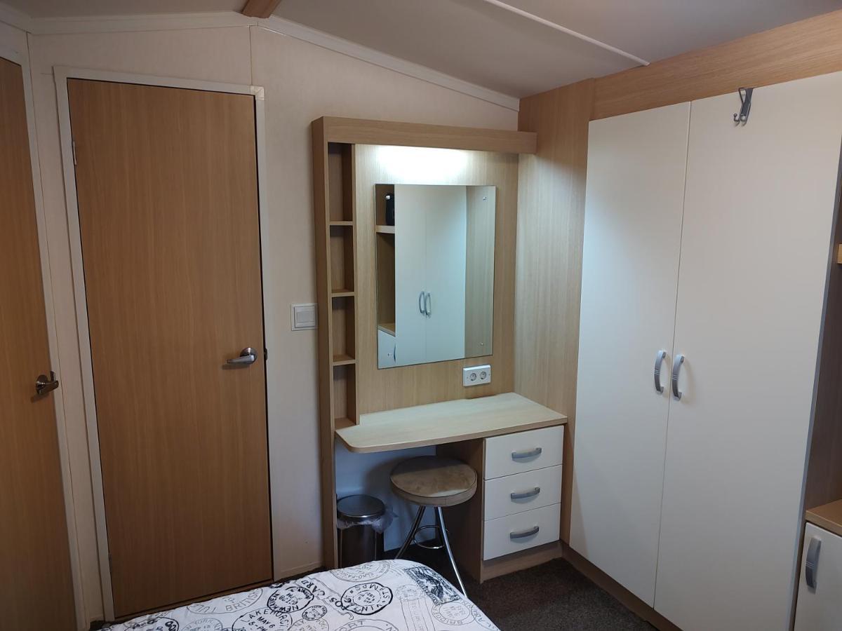 Chalet Met Veranda Aan Bosrand Vledder Екстериор снимка