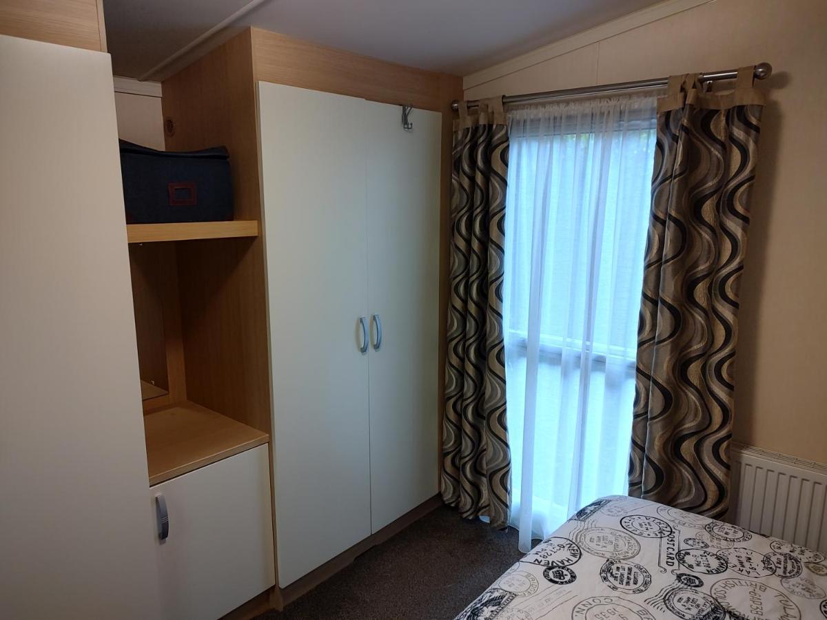 Chalet Met Veranda Aan Bosrand Vledder Екстериор снимка