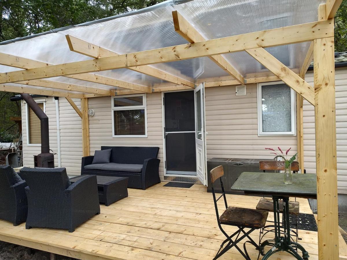 Chalet Met Veranda Aan Bosrand Vledder Екстериор снимка