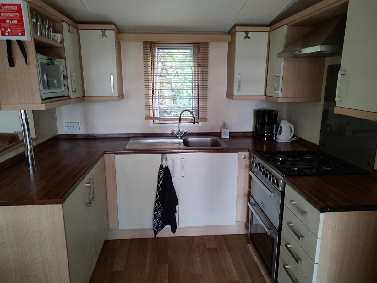 Chalet Met Veranda Aan Bosrand Vledder Екстериор снимка