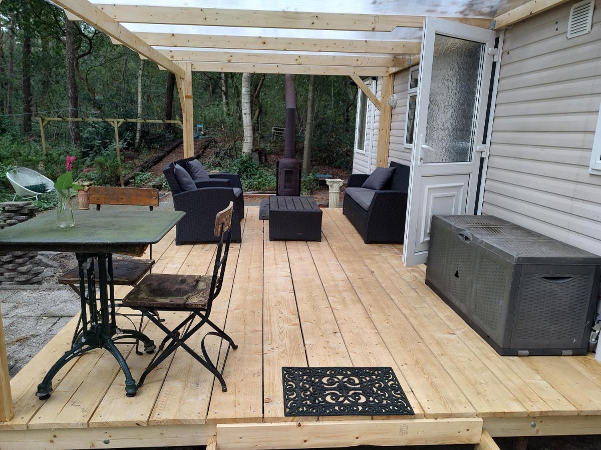 Chalet Met Veranda Aan Bosrand Vledder Екстериор снимка